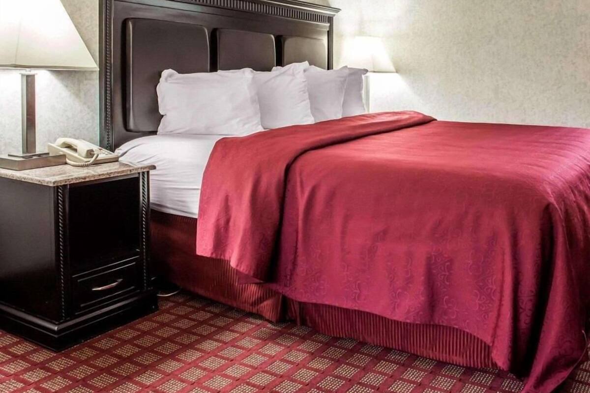 In-room safe, desk, soundproofing, iron/ironing board