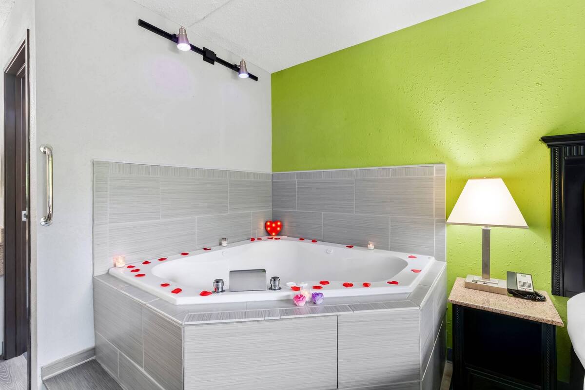 In-room safe, desk, soundproofing, iron/ironing board