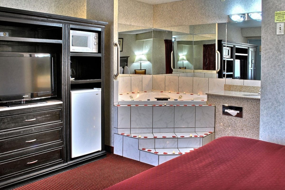 In-room safe, desk, soundproofing, iron/ironing board