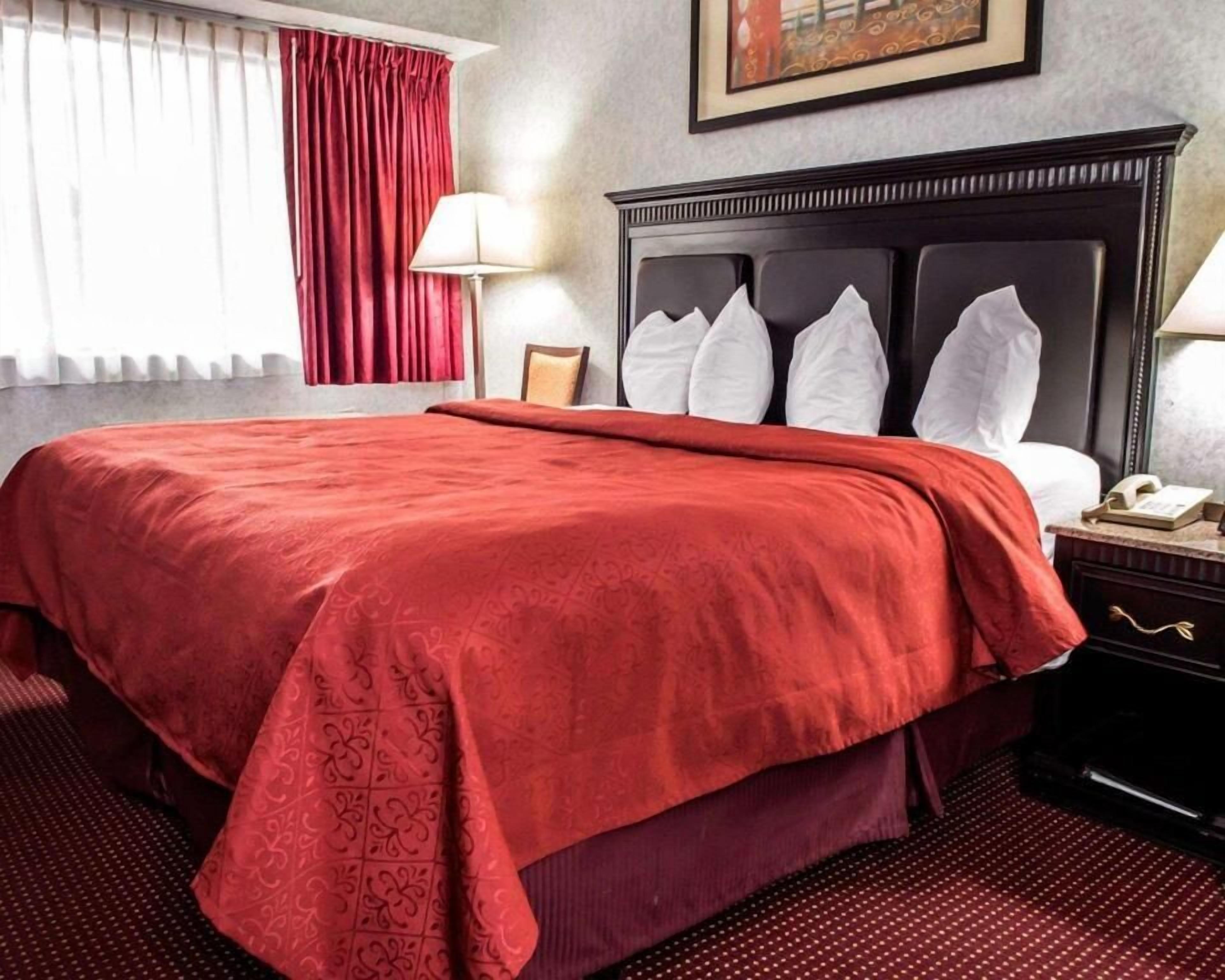 In-room safe, desk, soundproofing, iron/ironing board