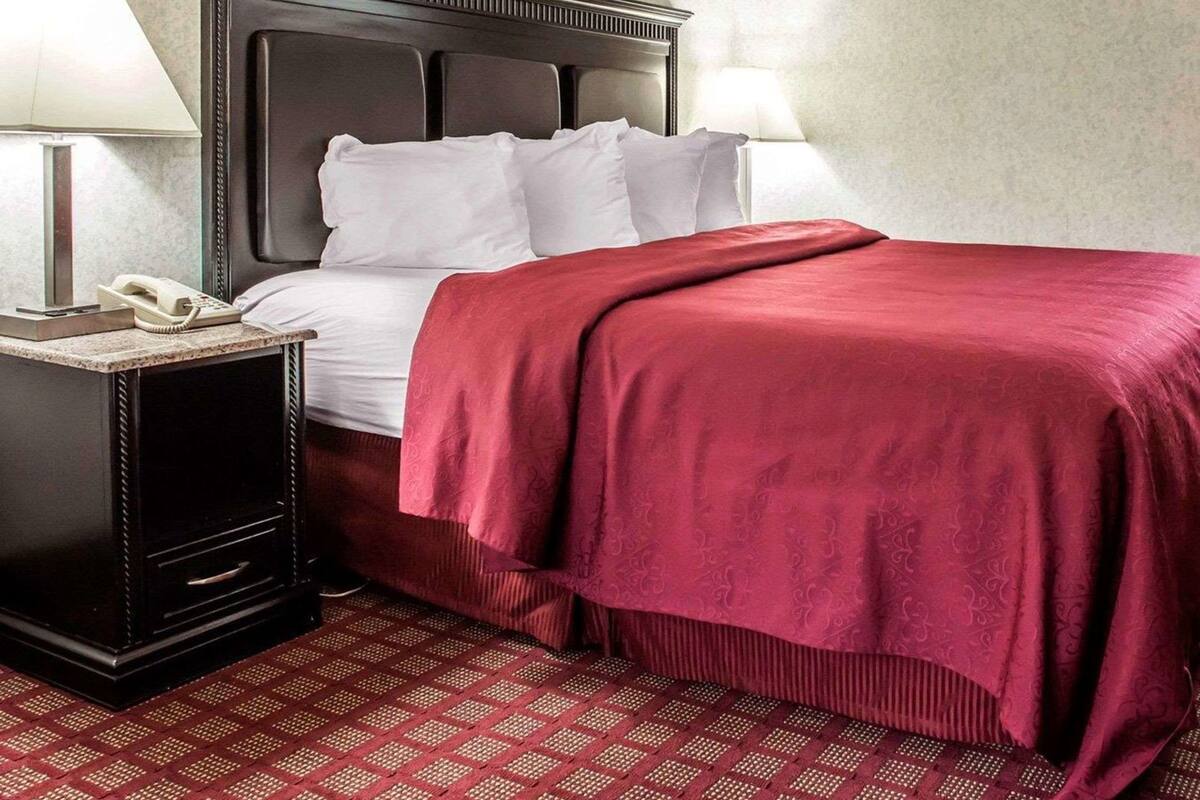 In-room safe, desk, soundproofing, iron/ironing board