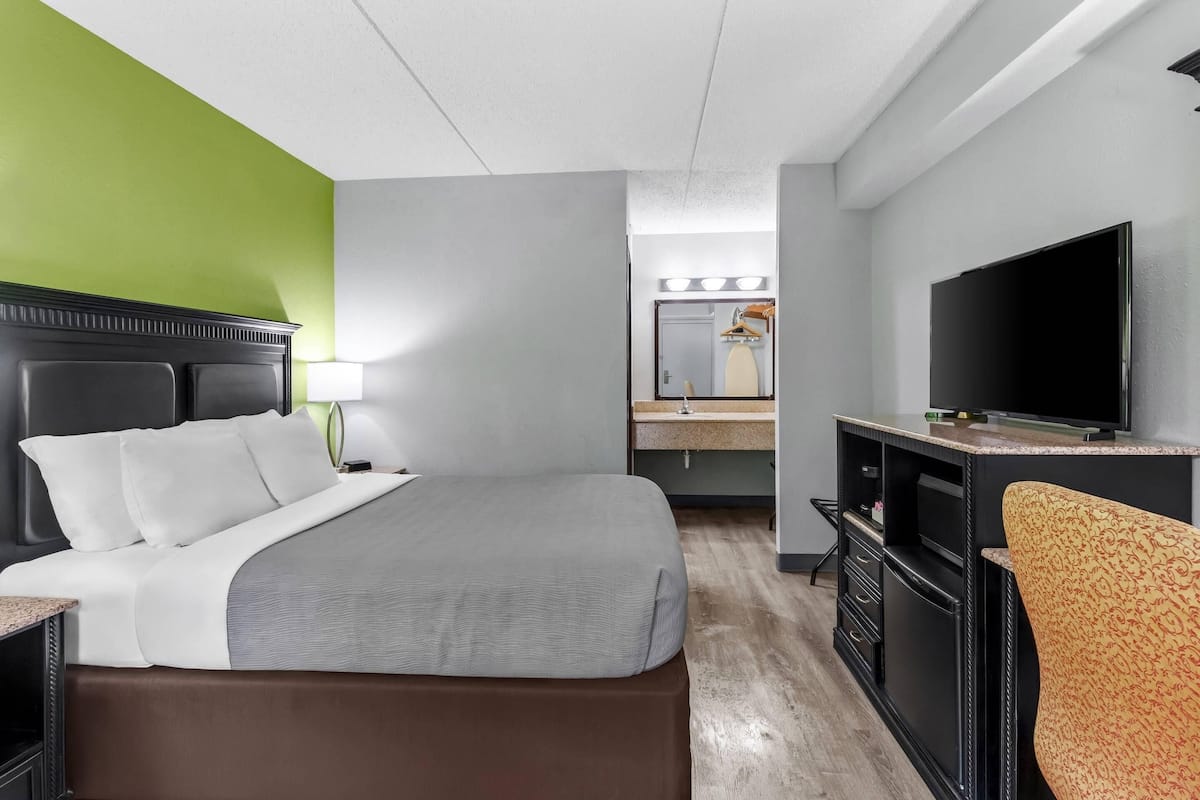 In-room safe, desk, soundproofing, iron/ironing board