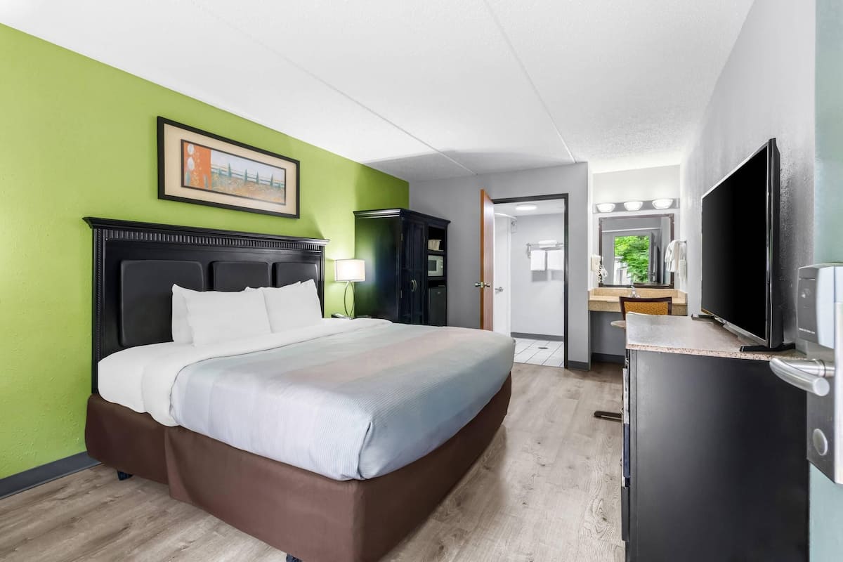 In-room safe, desk, soundproofing, iron/ironing board