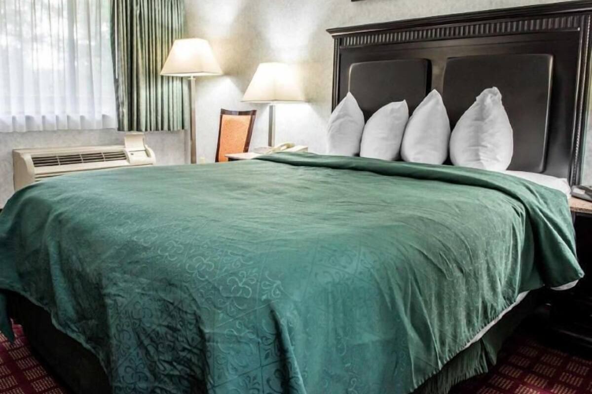 In-room safe, desk, soundproofing, iron/ironing board