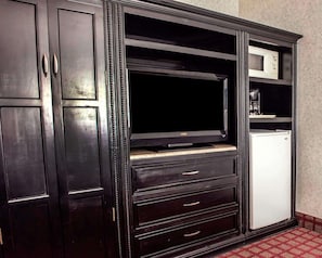 In-room safe, desk, soundproofing, iron/ironing board