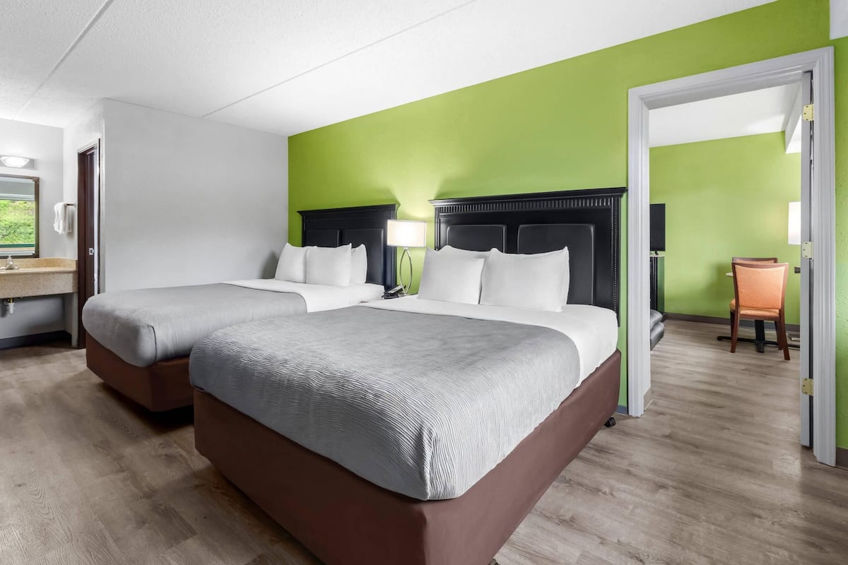 Business Suite, Multiple Beds, Non Smoking | In-room safe, desk, soundproofing, iron/ironing board