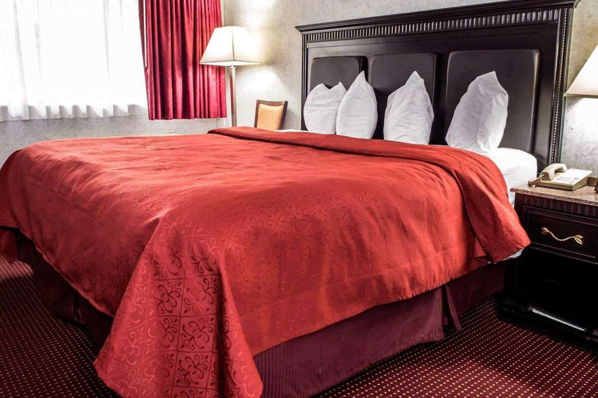 In-room safe, desk, soundproofing, iron/ironing board