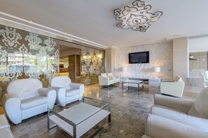 Lobby sitting area - Hotel Santemar (Santander)
