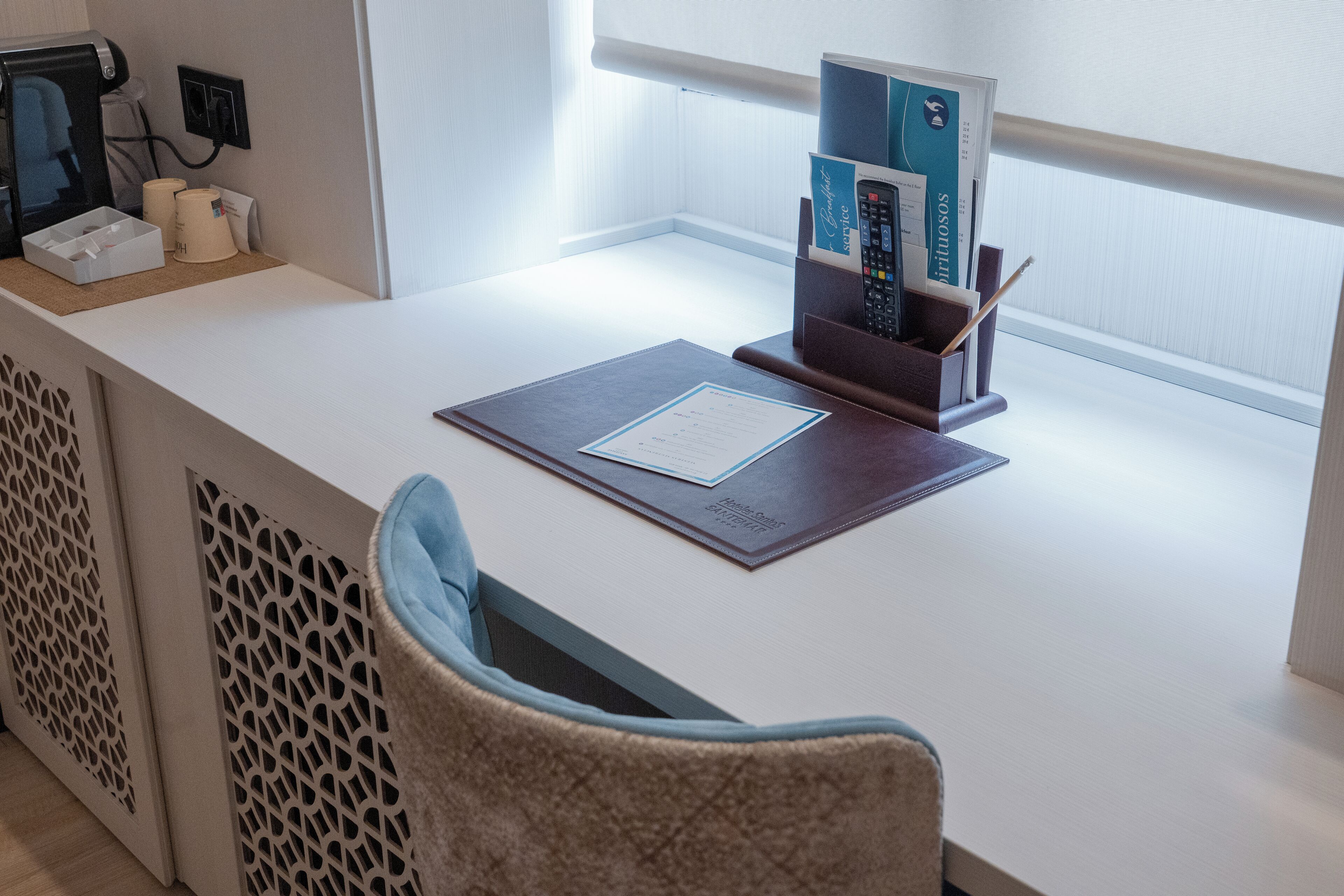 single room | 1 bedroom, minibar, in-room safe, desk