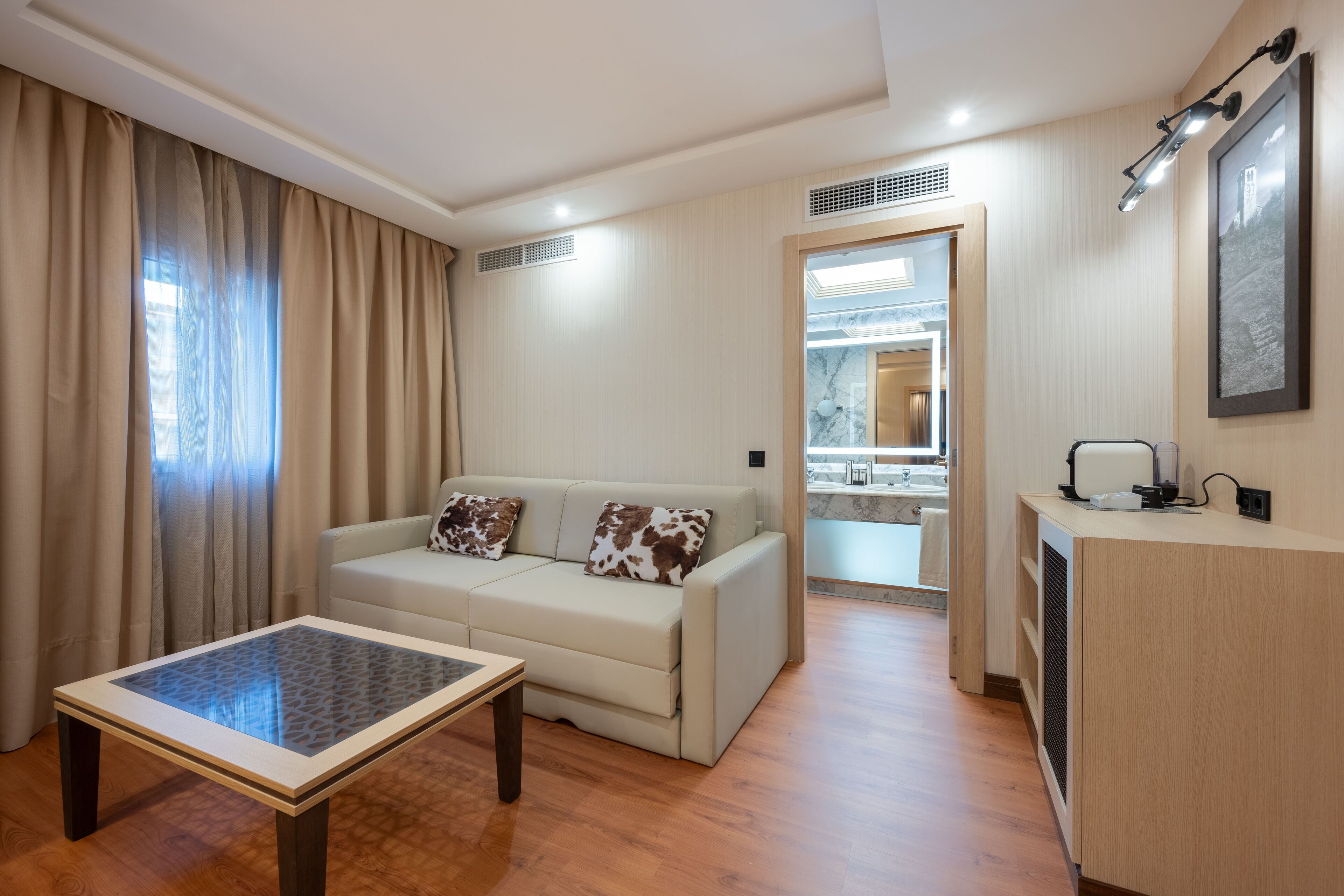 junior suite room | living area | tv