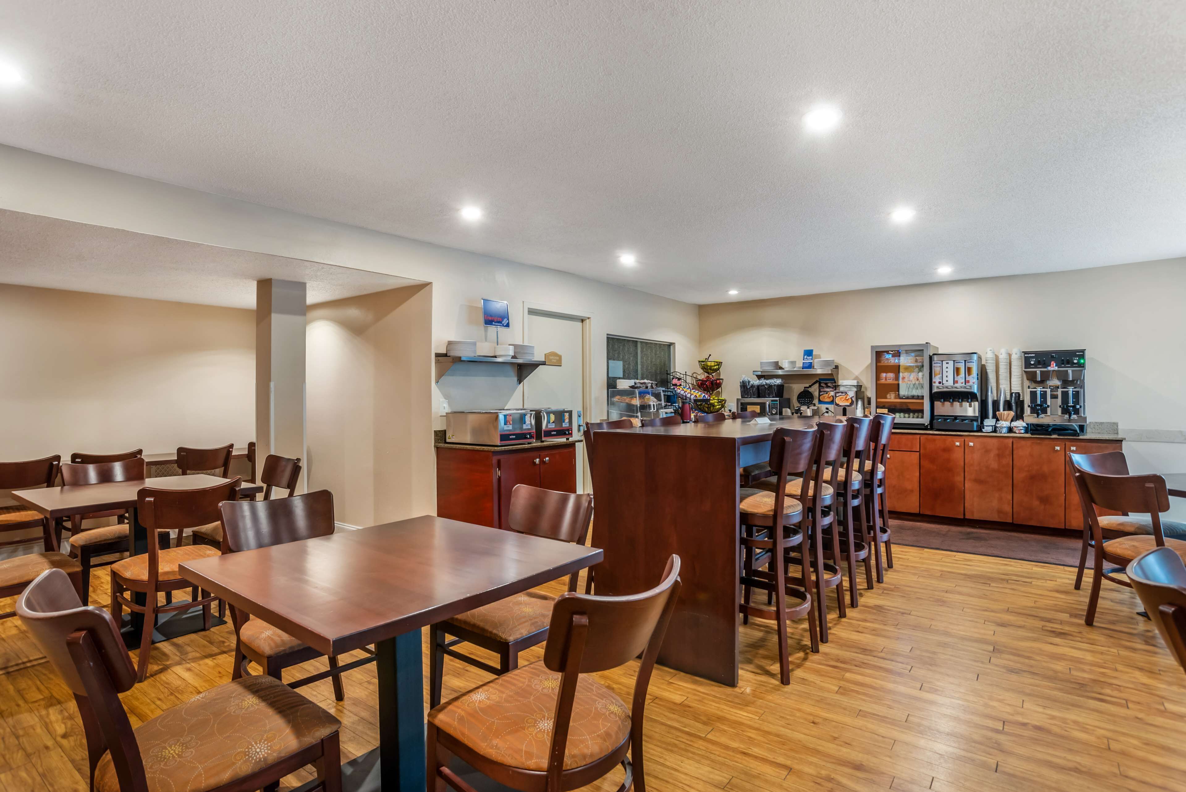 free daily continental breakfast