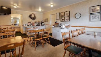 Free daily continental breakfast