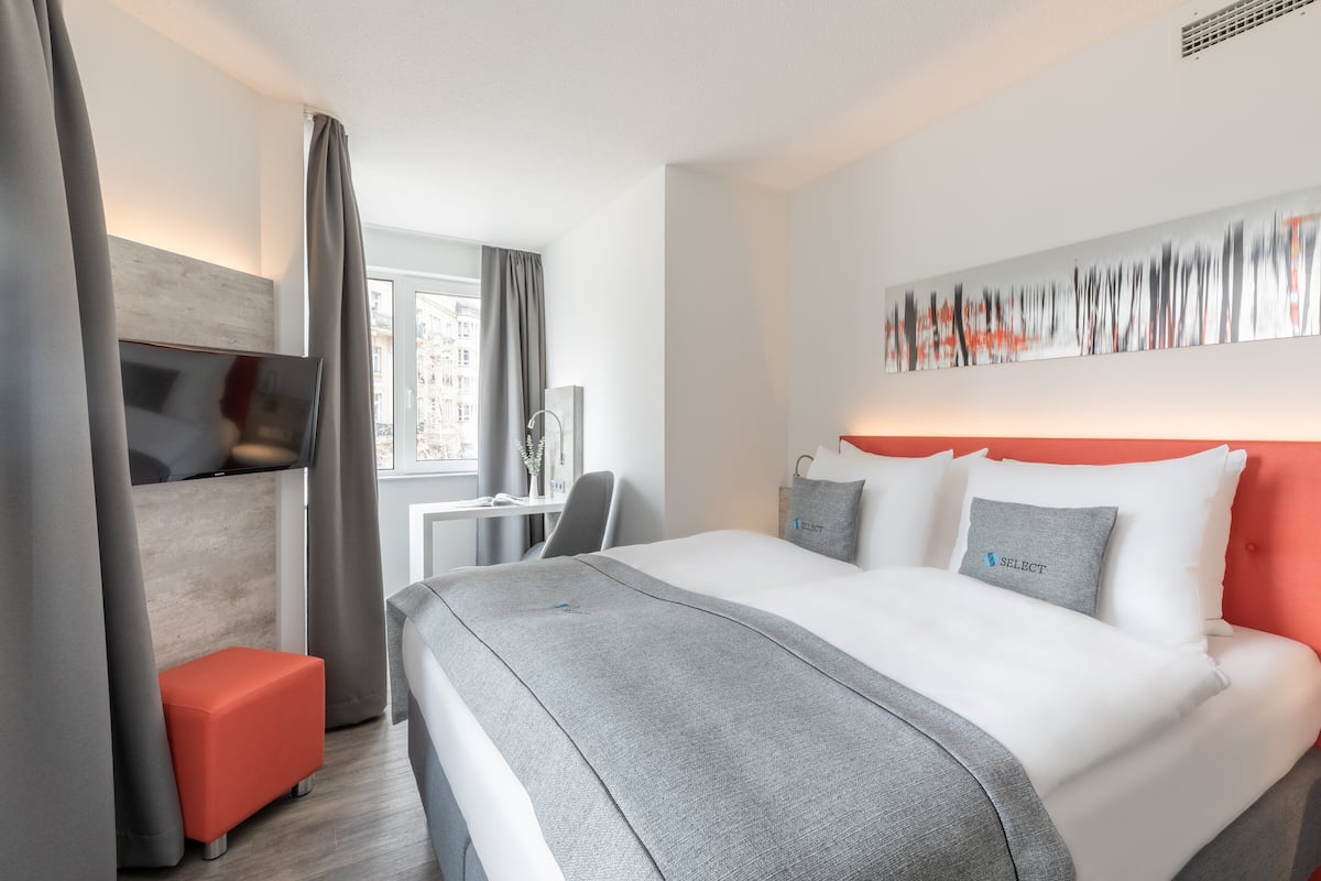 Superior Room | In-room safe, desk, soundproofing, iron/ironing board