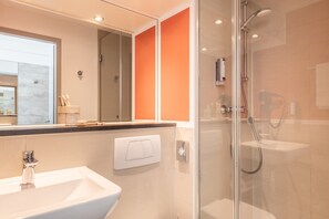 Comfort Room | Bathroom | Shower, eco-friendly toiletries, hair dryer, towels