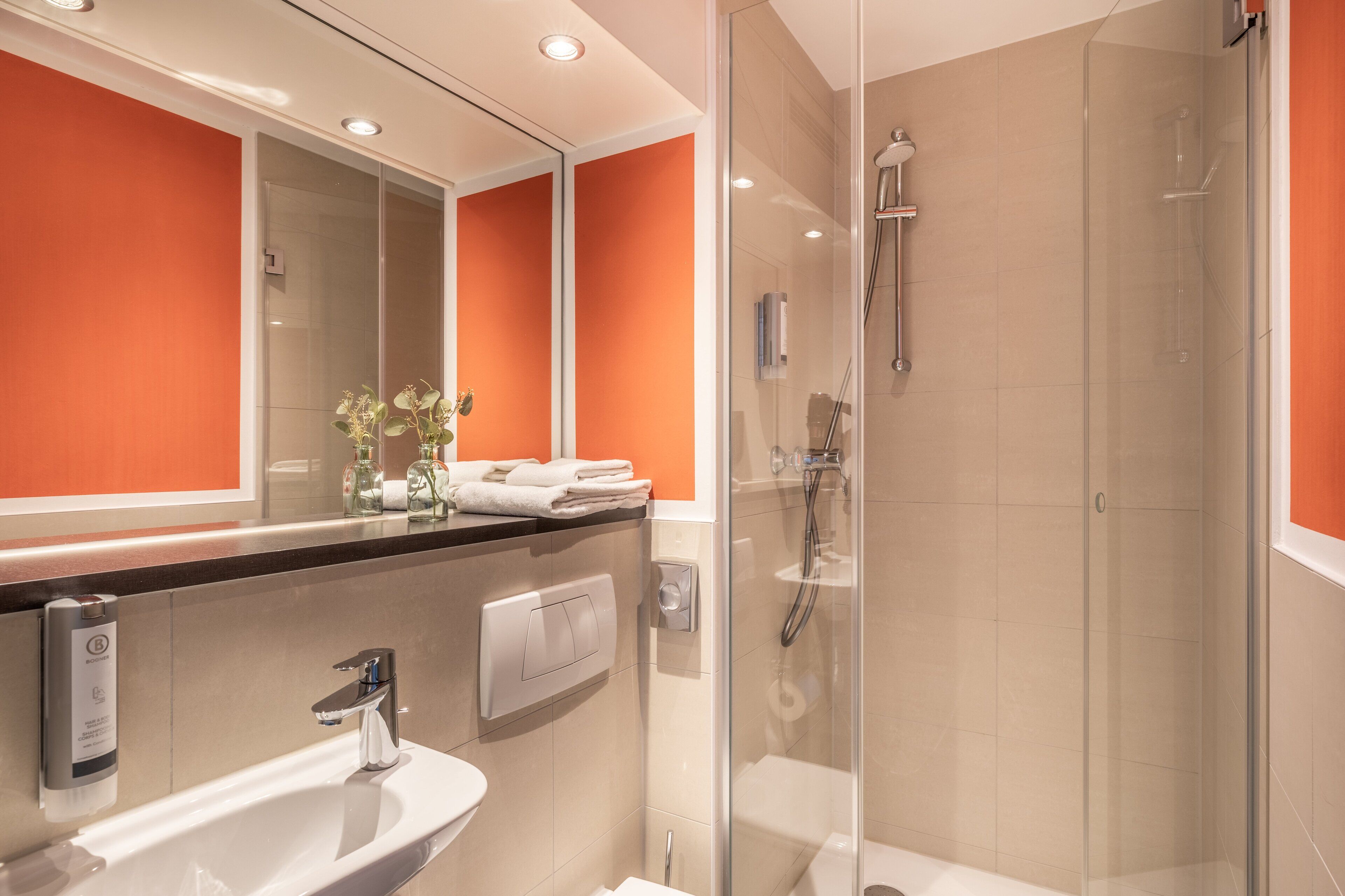 business single room | bathroom | shower, eco-friendly toiletries, hair dryer, towels