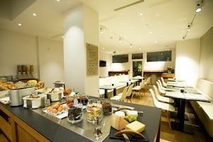 Desayuno buffet (con cargo) los días de semana