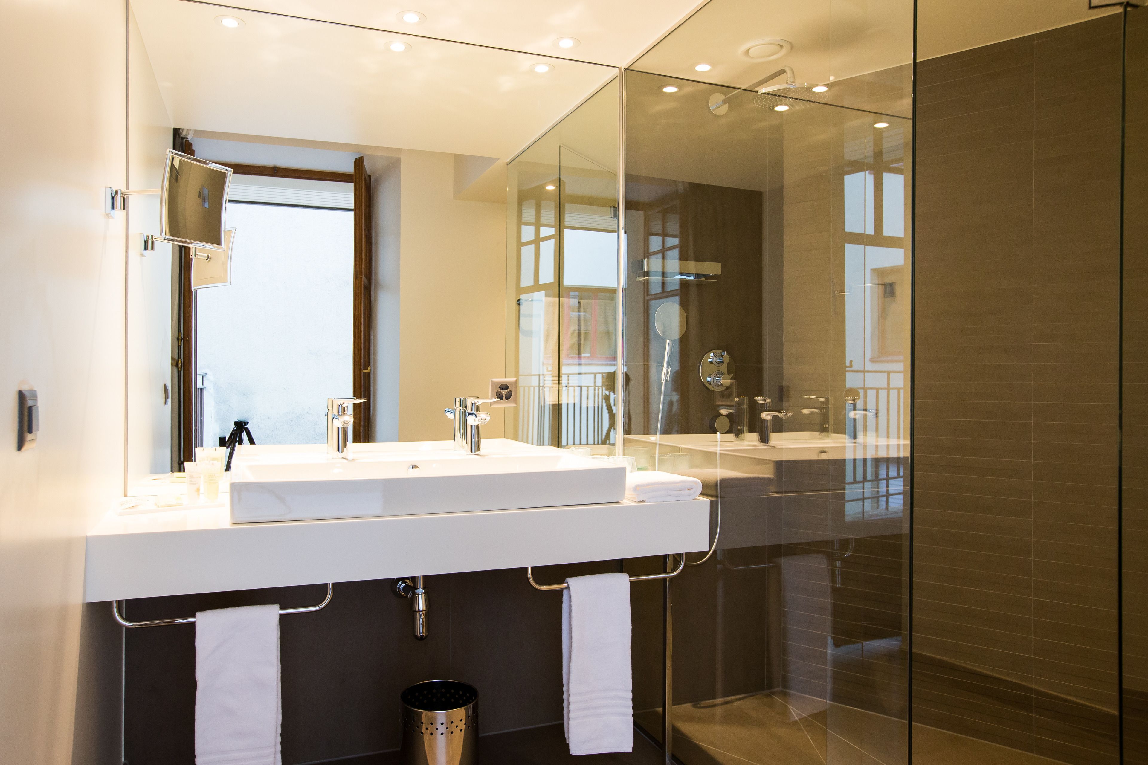 deluxe double or twin room | bathroom | free toiletries, hair dryer, towels