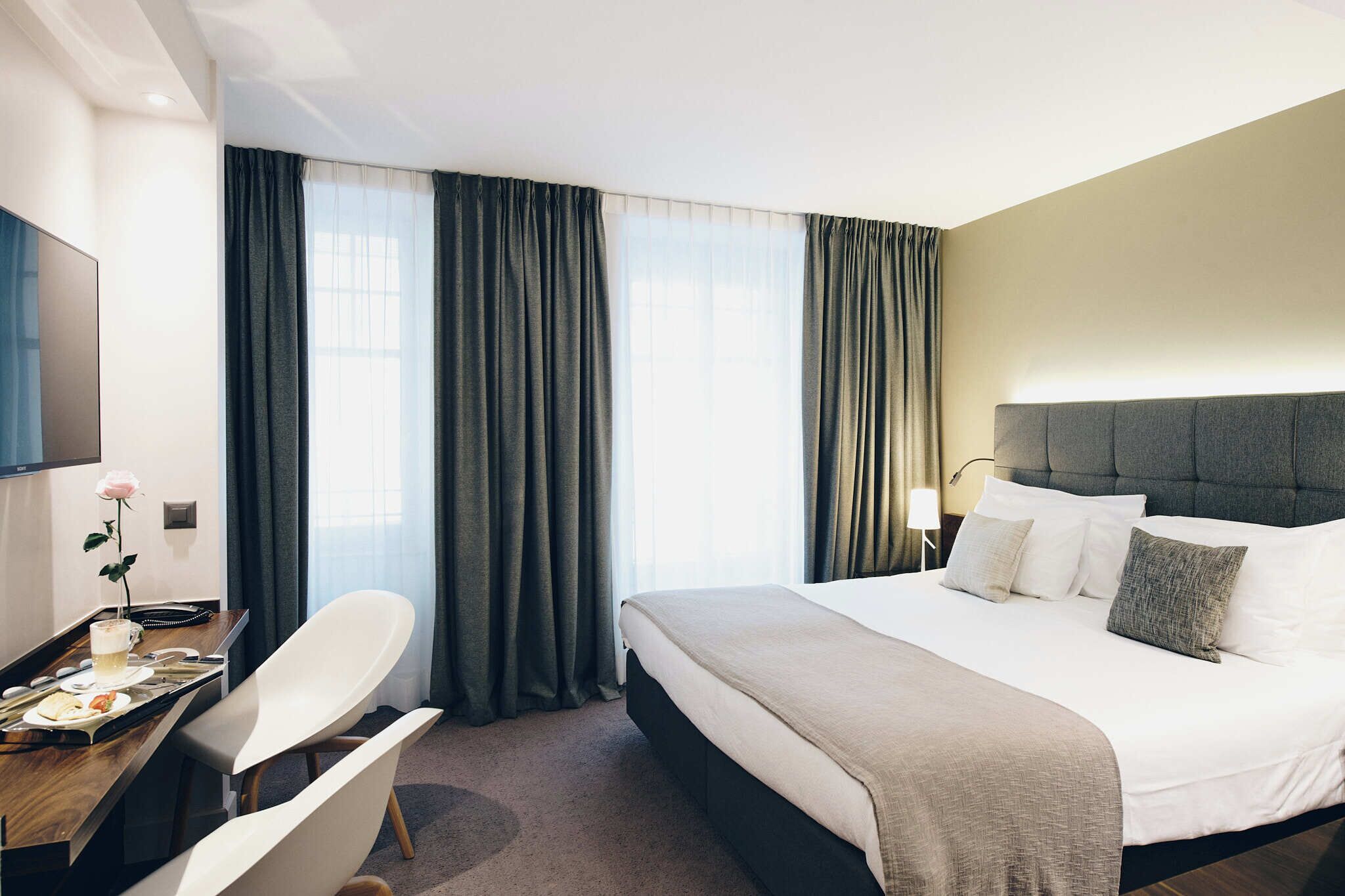 Ropa de cama de alta calidad y minibar 