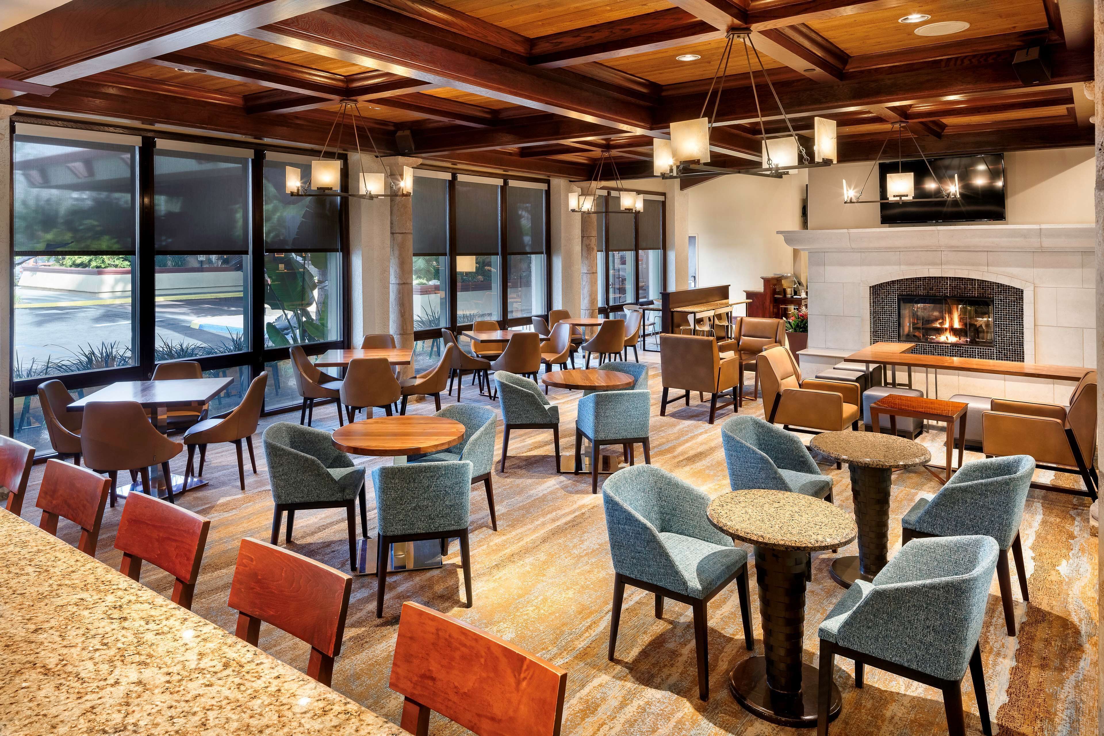 2 restaurants, breakfast, lunch, dinner served; American cuisine