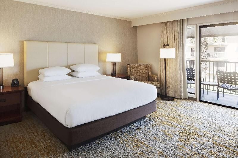 Hypo-allergenic bedding, in-room safe, desk, blackout curtains