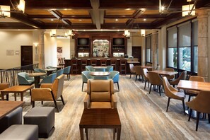 2 restaurants; breakfast, lunch and dinner served  - DoubleTree by Hilton Ontario Airport (Ontario)