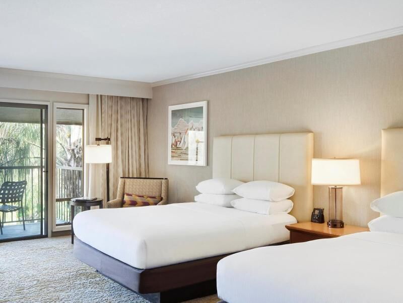 Hypo-allergenic bedding, in-room safe, desk, blackout curtains