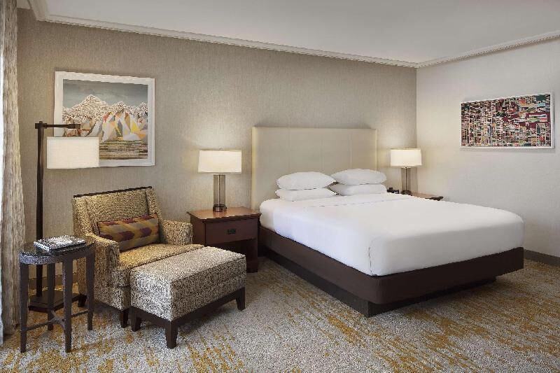 Hypo-allergenic bedding, in-room safe, desk, blackout curtains