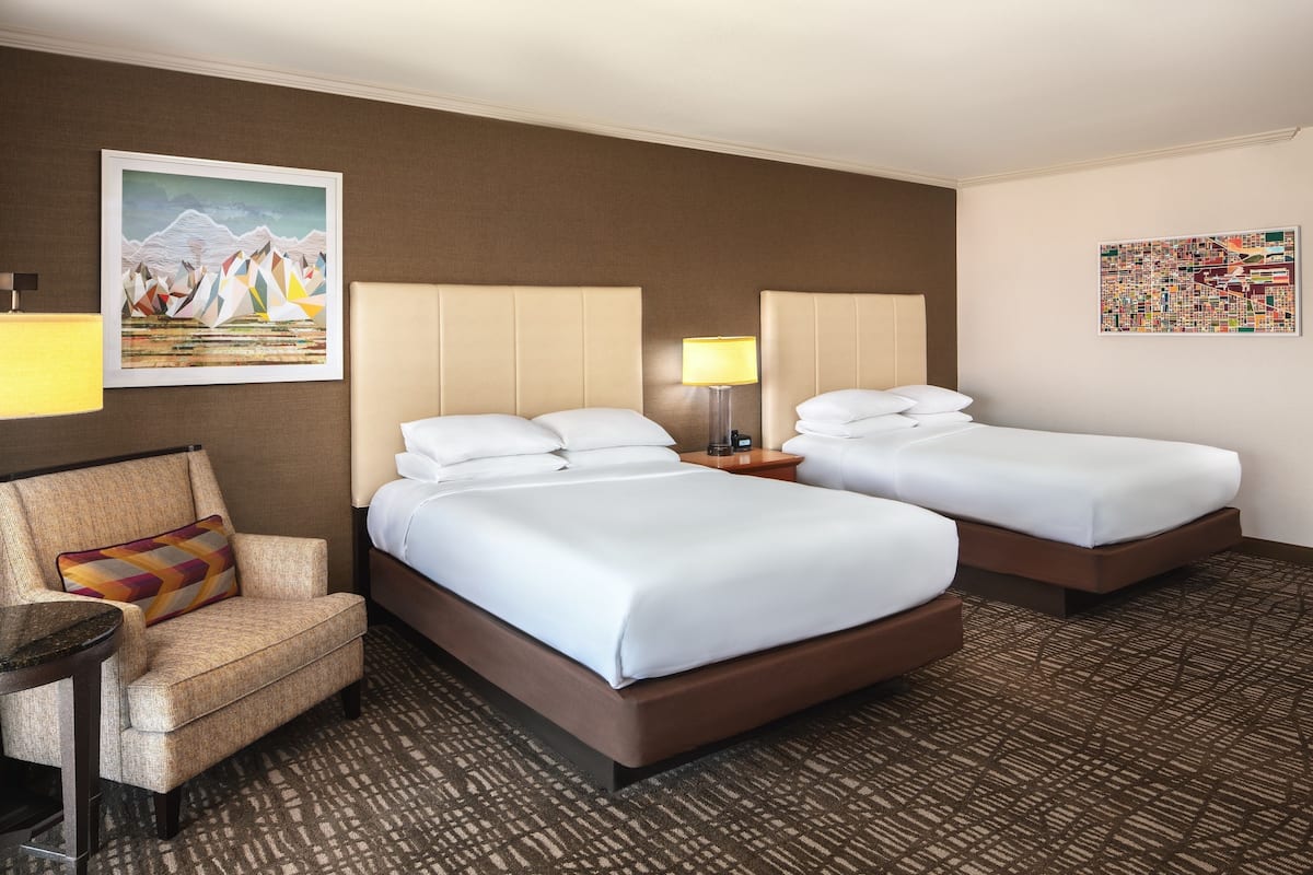 Hypo-allergenic bedding, in-room safe, desk, blackout curtains