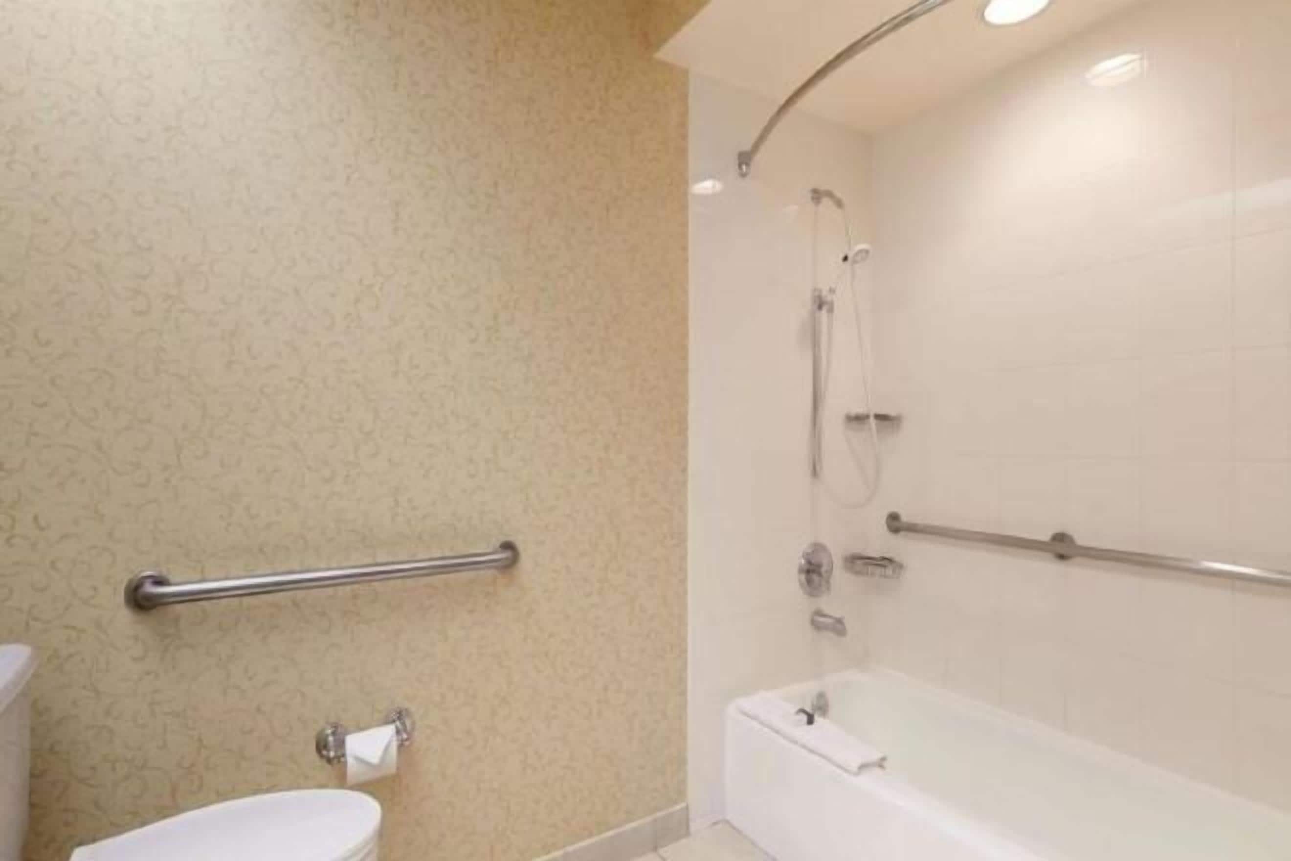 Bathroom | Combined shower/bathtub, eco-friendly toiletries, hair dryer, towels