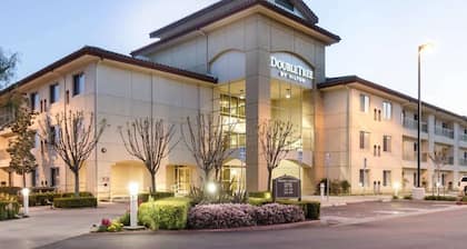 DoubleTree by Hilton Ontario Airport