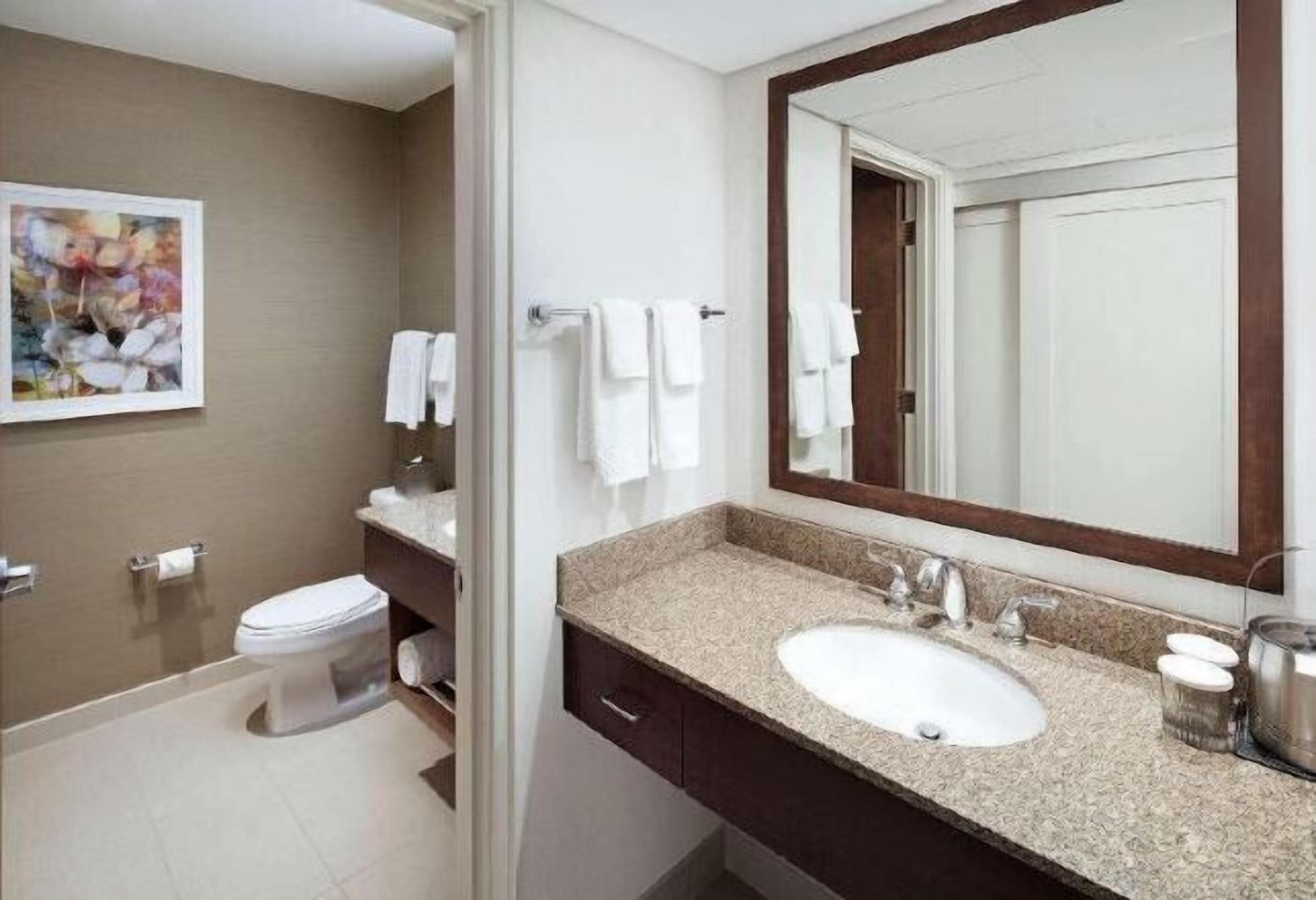 Bathroom | Combined shower/bathtub, eco-friendly toiletries, hair dryer, towels