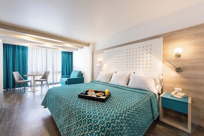 Superior Double Room | In-room safe, desk, laptop workspace, blackout drapes