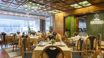 Desayuno buffet todos los días (con cargo)