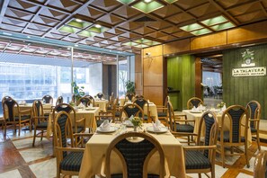 Petit déjeuner buffet (310 MXN par personne)
