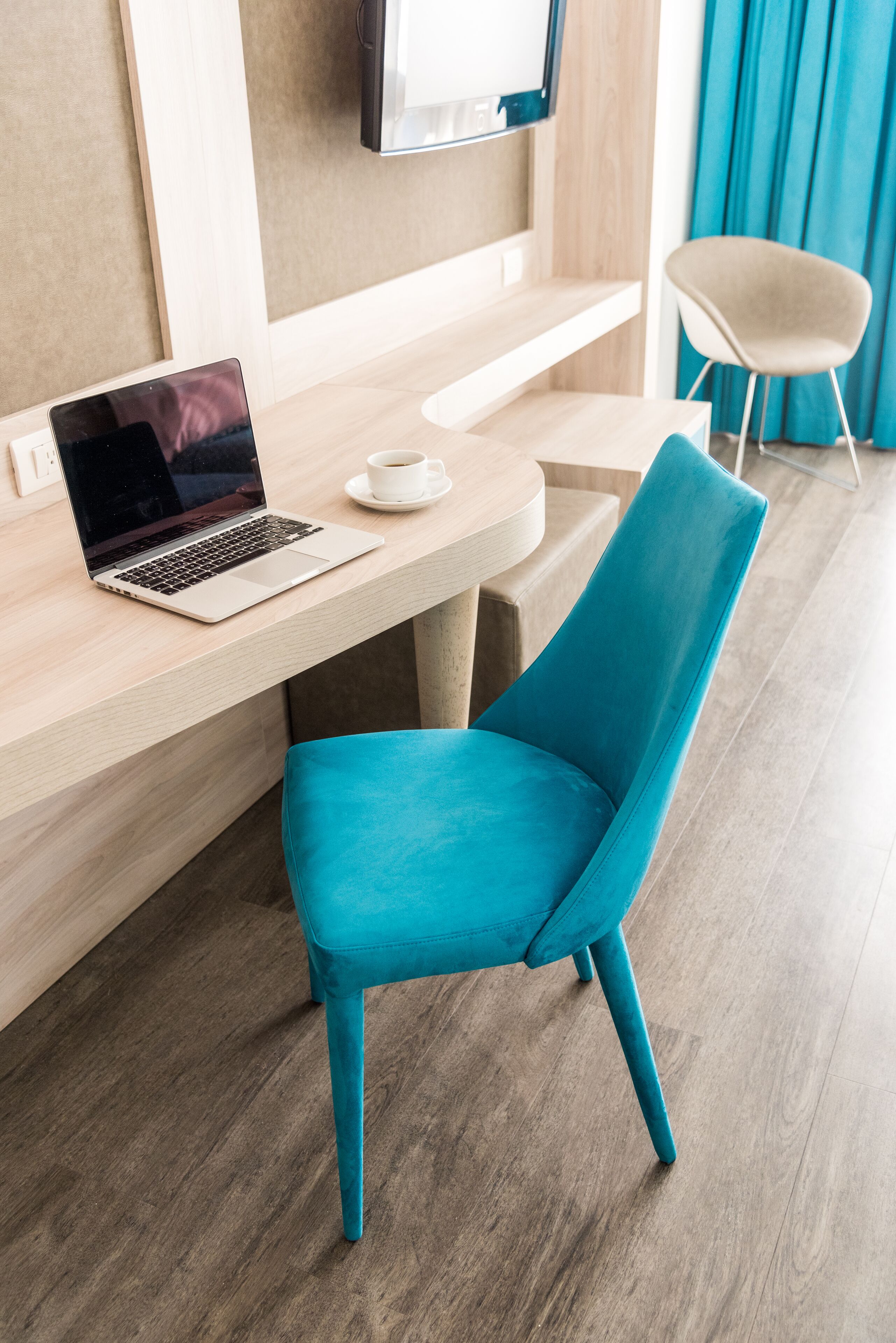 standard double room | 1 bedroom, in-room safe, desk, laptop workspace