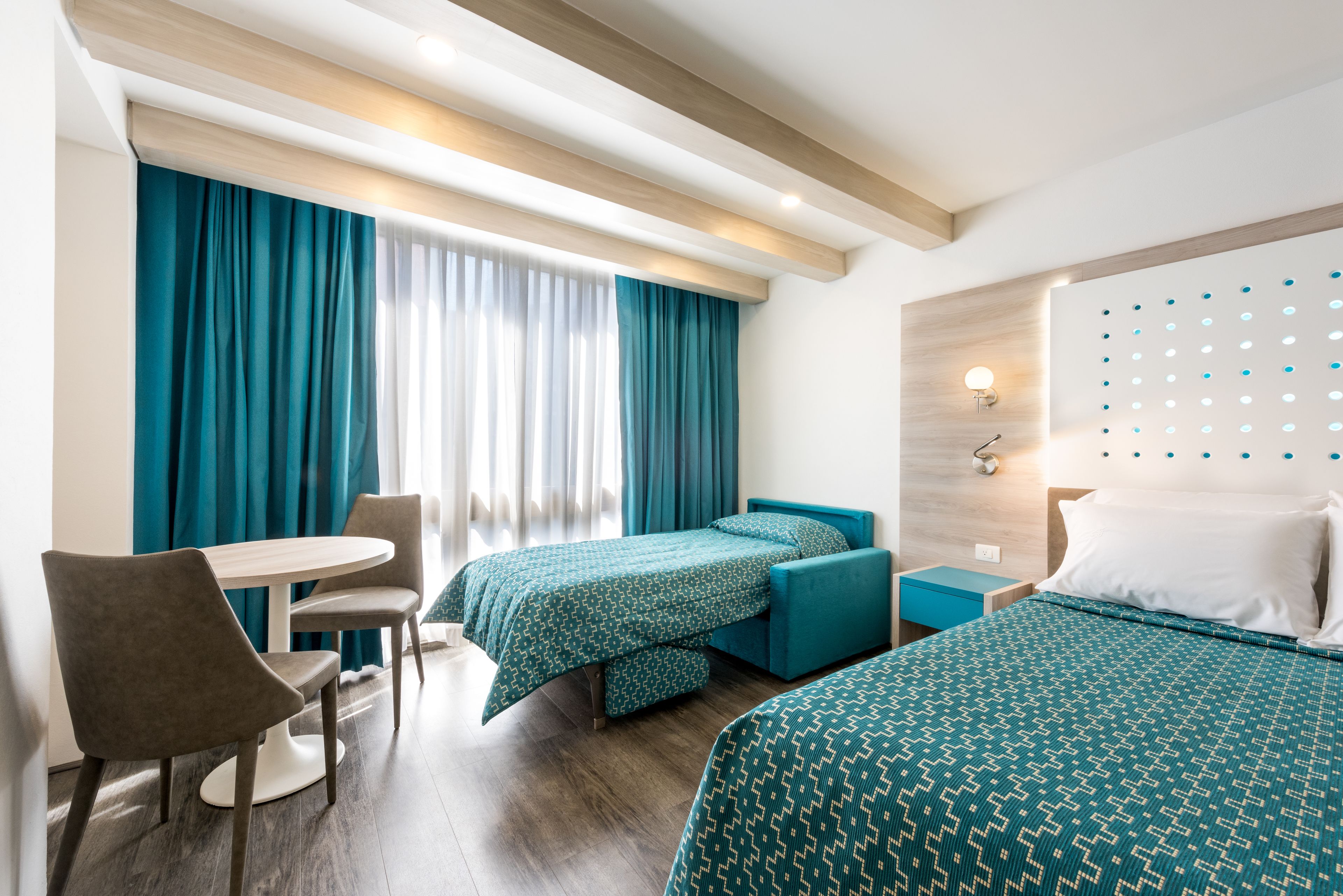 superior double room | 1 bedroom, in-room safe, desk, laptop workspace