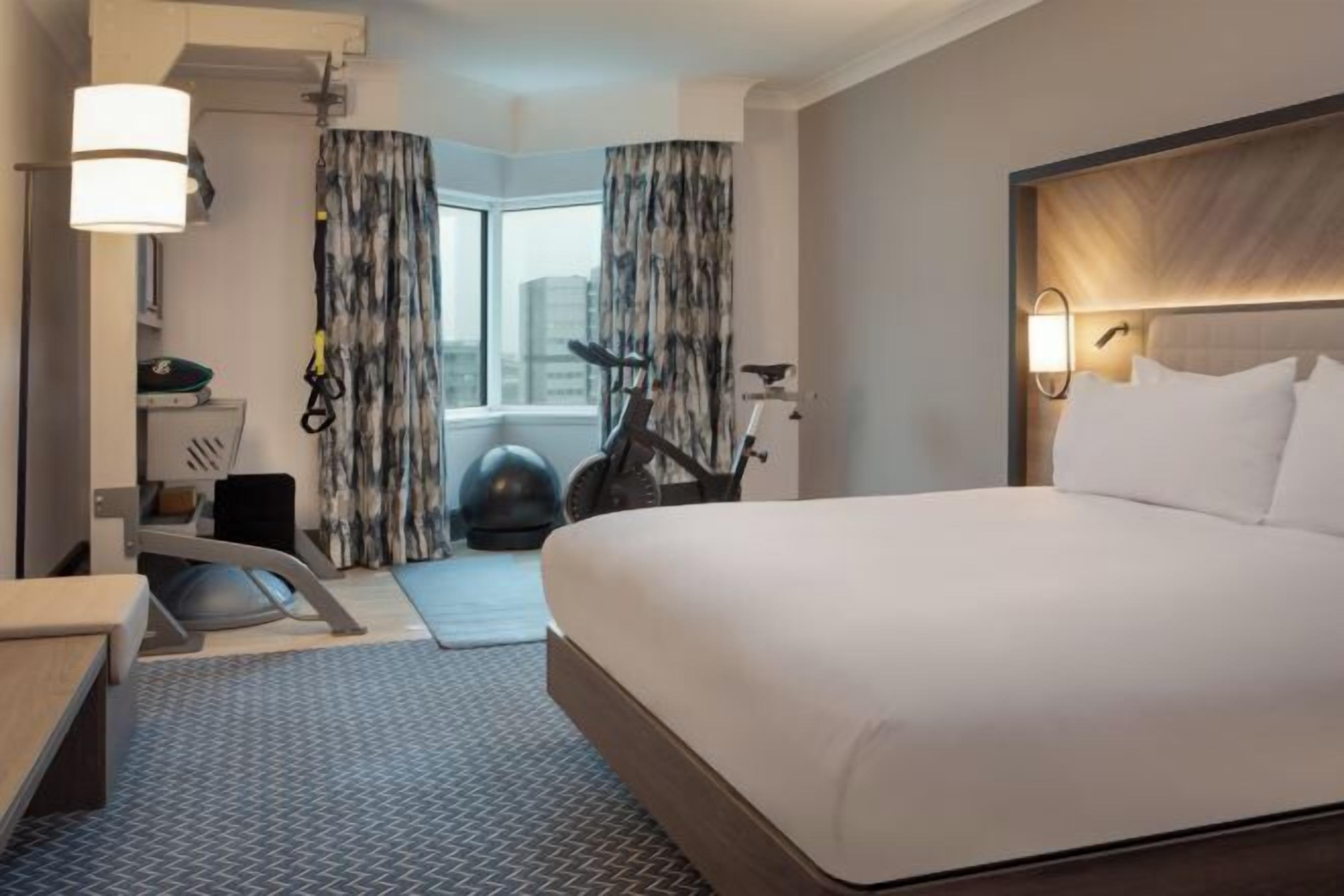 Coffres-forts dans les chambres, bureau, rideaux occultants