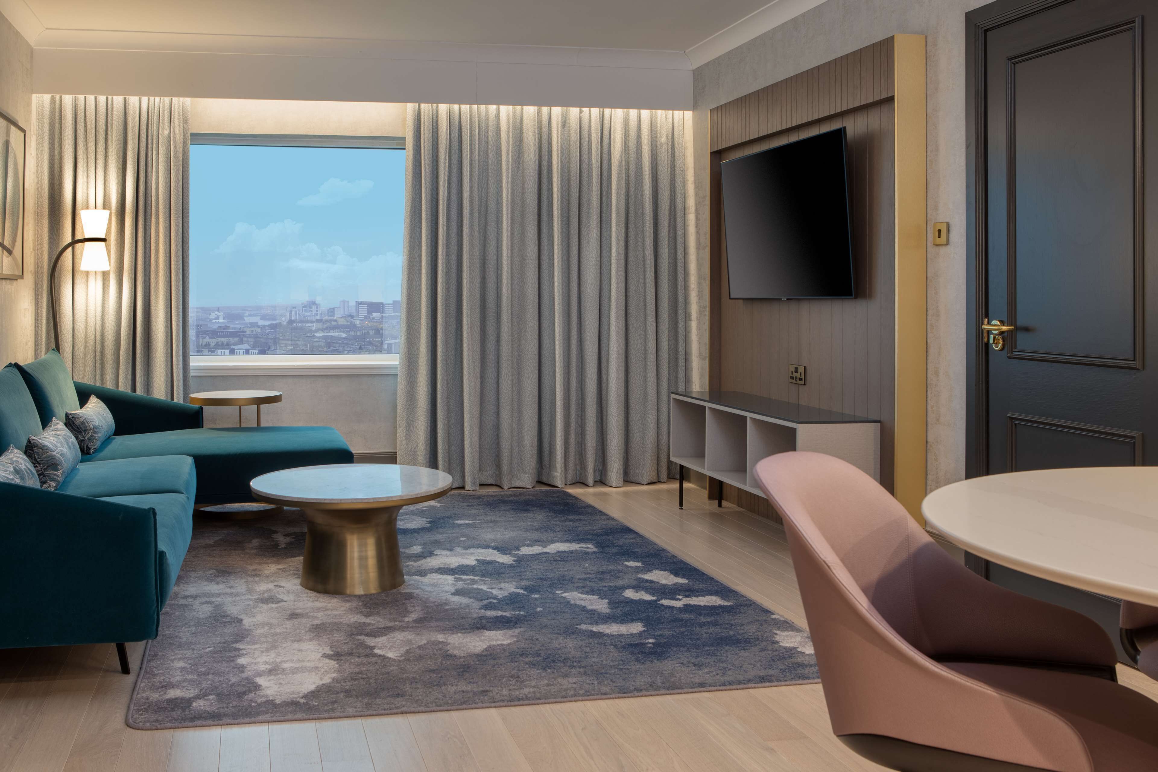 executive 2 bedroom suite (2 rooms, 2 beds, occupancy 4) | 1 bedroom, in-room safe, desk, blackout curtains