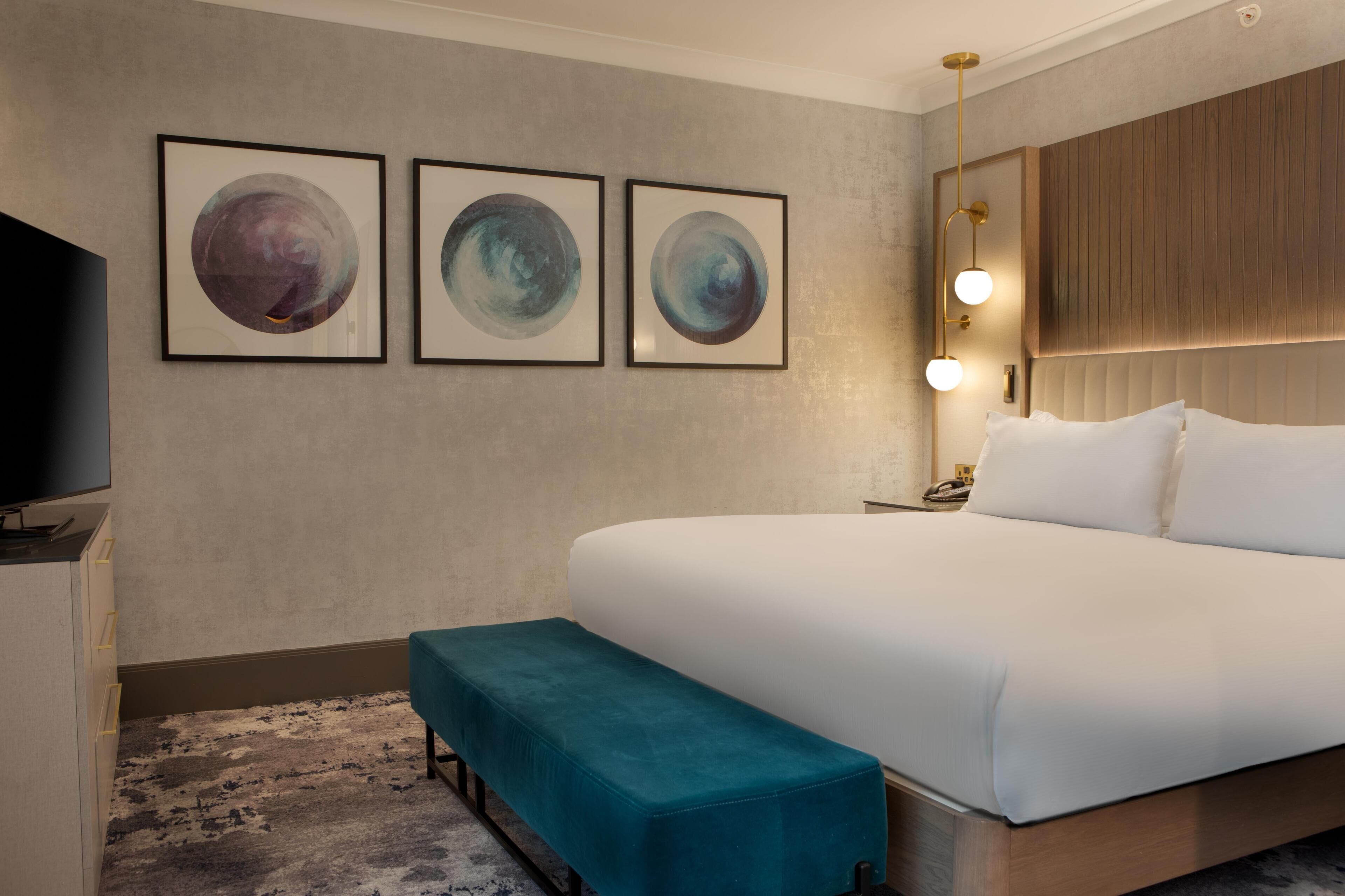 Executive King Room with Balcony (occupancy 2) | In-room safe, desk, blackout drapes, iron/ironing board