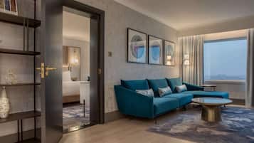 1 habitación, caja de seguridad en la habitación y escritorio