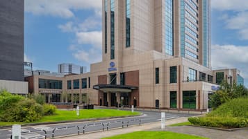 Vista frontal de la propiedad