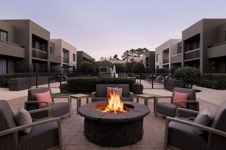 Property amenity. Courtyard by Marriott Atlanta Northlake