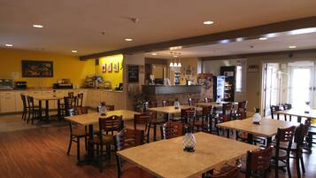 Desayuno de autoservicio incluido todos los días