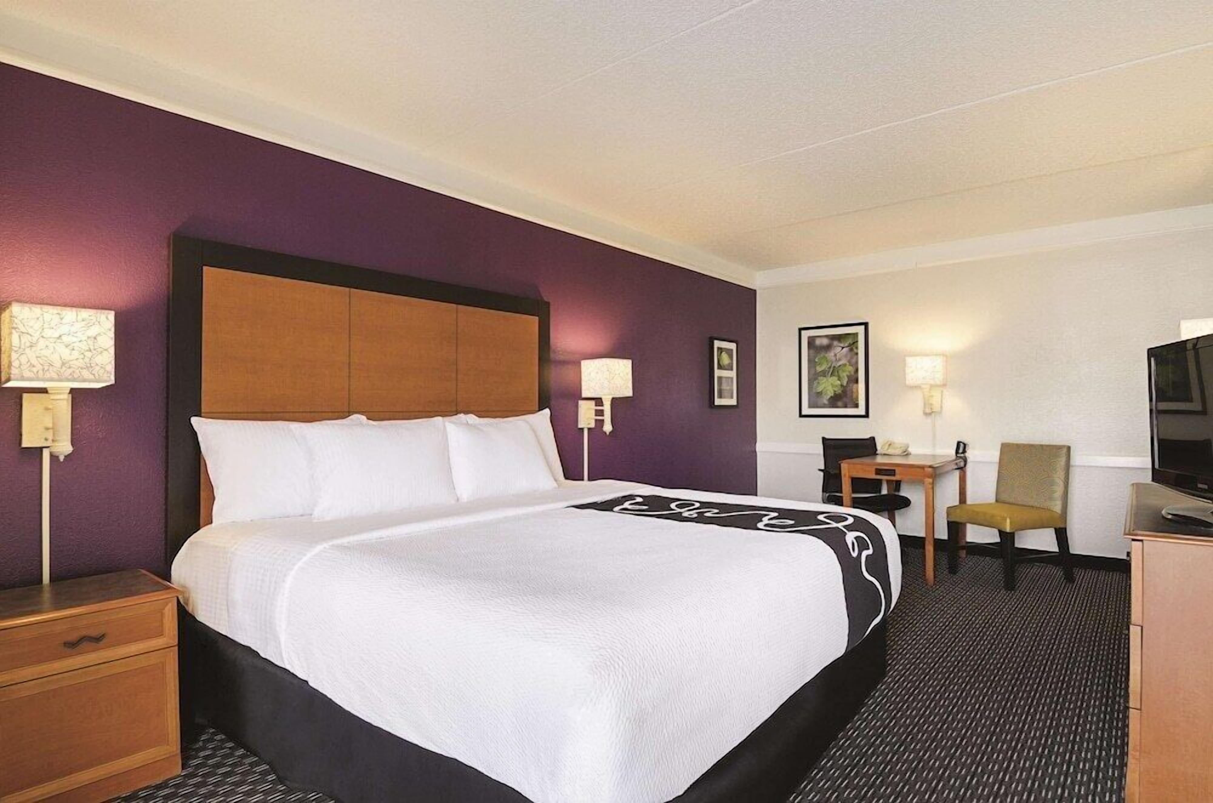 Blackout curtains, iron/ironing board, free cots/infant beds, free WiFi