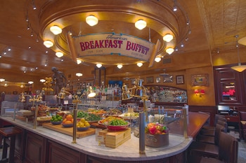 Breakfast area at Hotel Edison Times Square