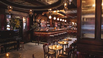 バー (施設内)