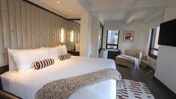 Literie de qualité, couette en duvet, lit avec matelas à plateau-coussin