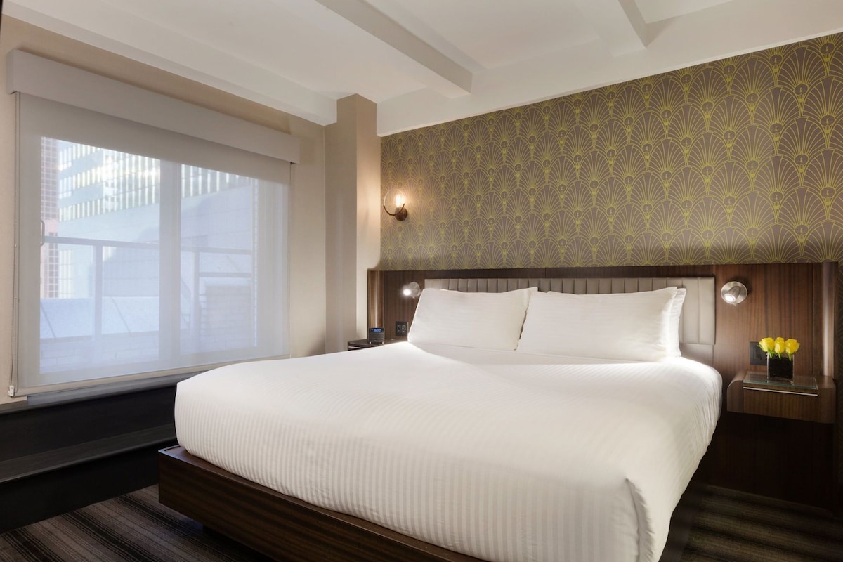 Frette Italian sheets, premium bedding, down comforters, pillowtop beds