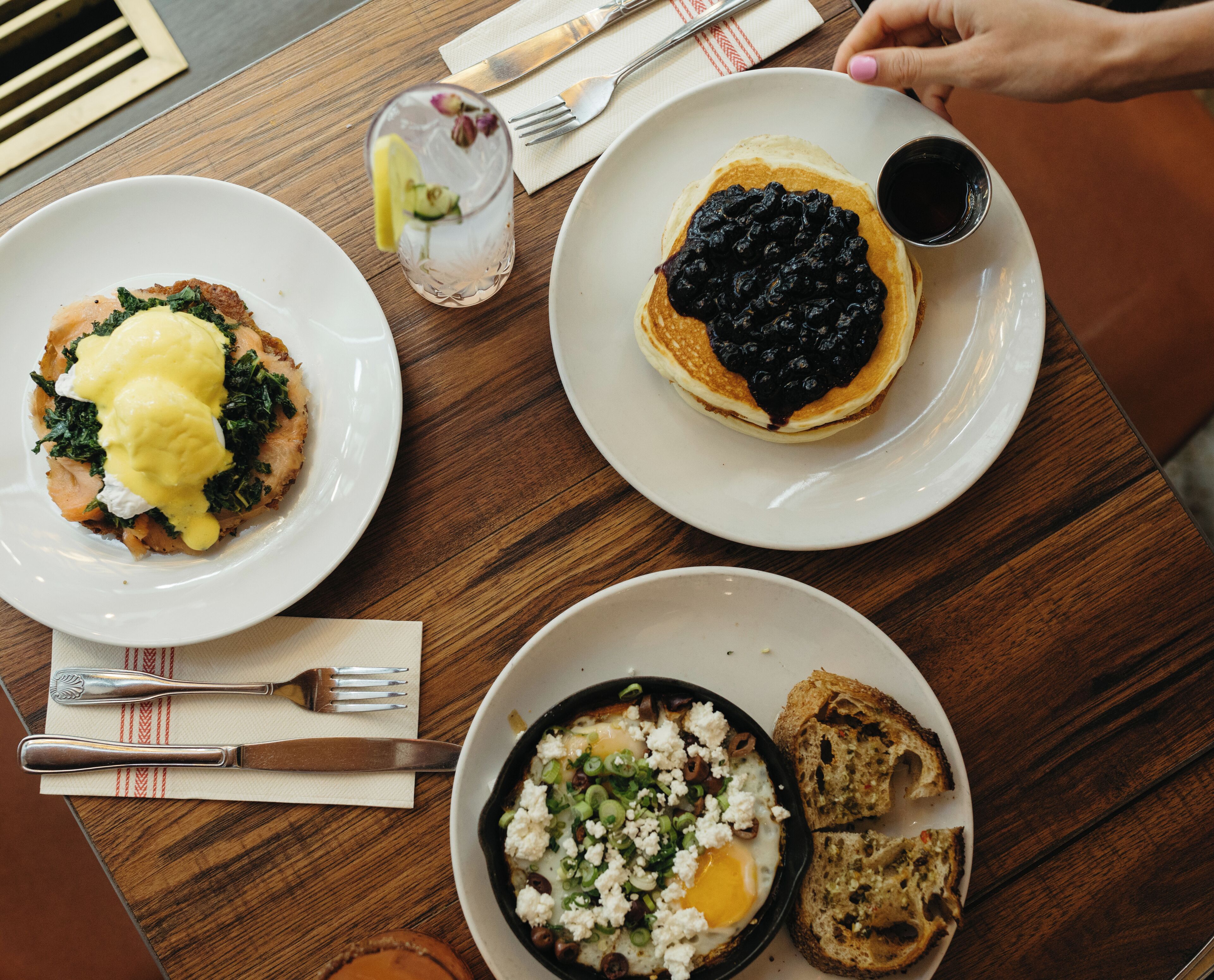 2 restaurants; breakfast, lunch, dinner, and brunch served