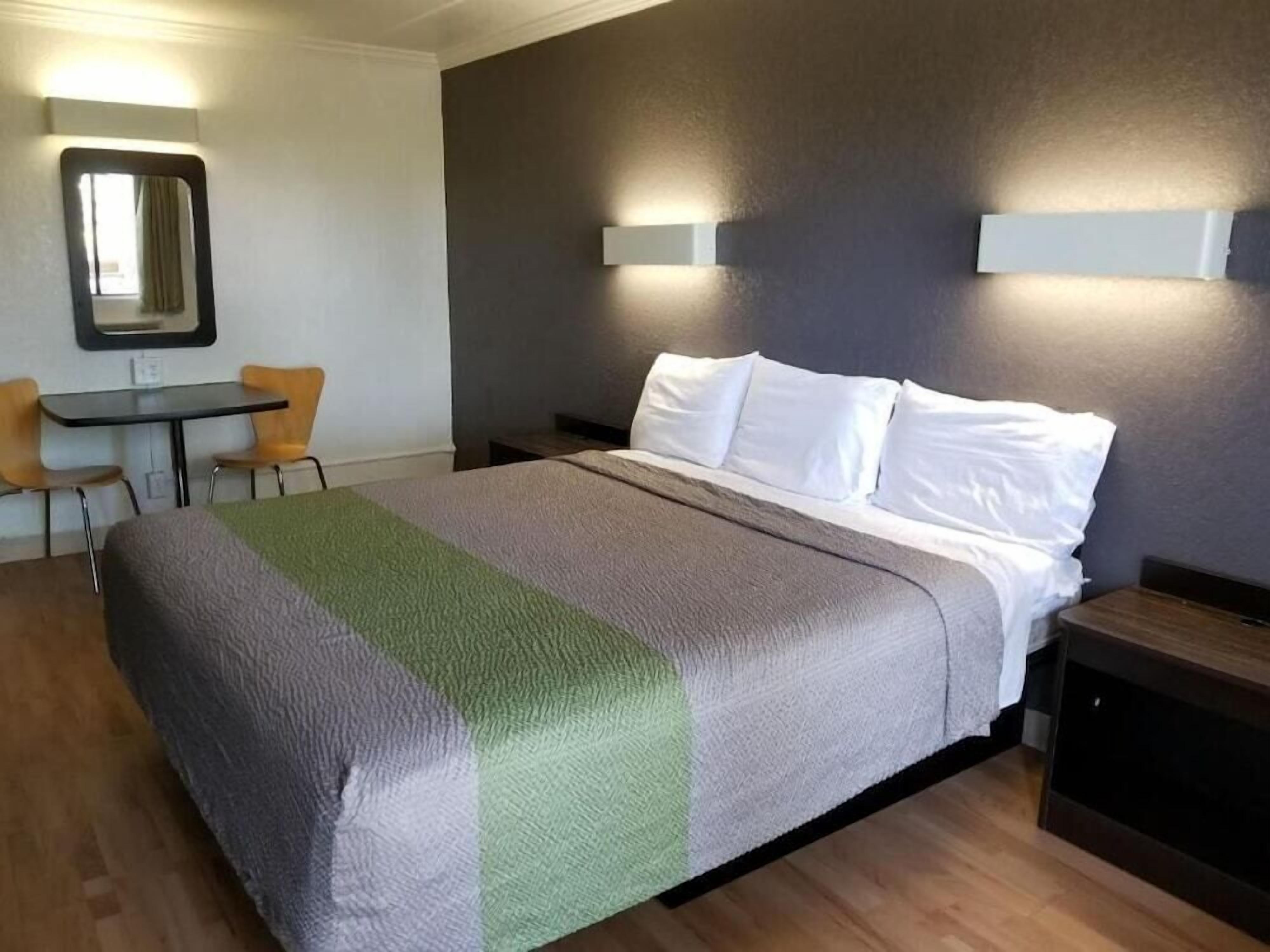 In-room safe, desk, iron/ironing board, free WiFi